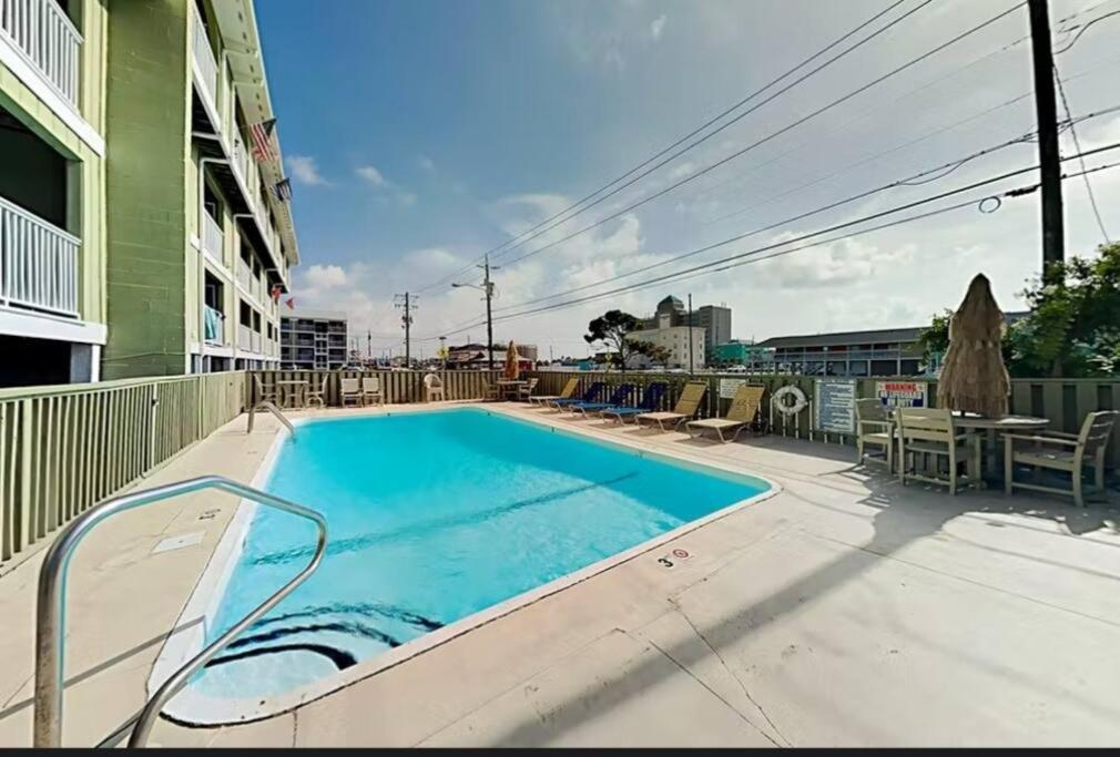 Cozy Beach Condo Sleeps 6 Pool Carolina Beach Exteriör bild